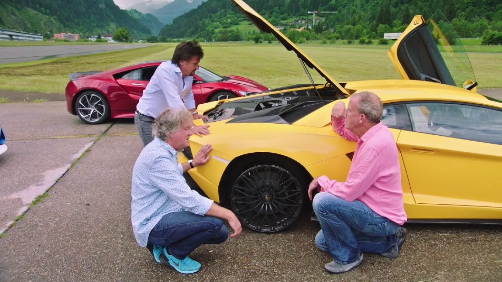 The Grand Tour s05e01. The Grand Tour Toyota. Топ Гир Гранд тур. Гранд Таур Кларксон Bentley Хаммонд Ford. Гранд тур sand job