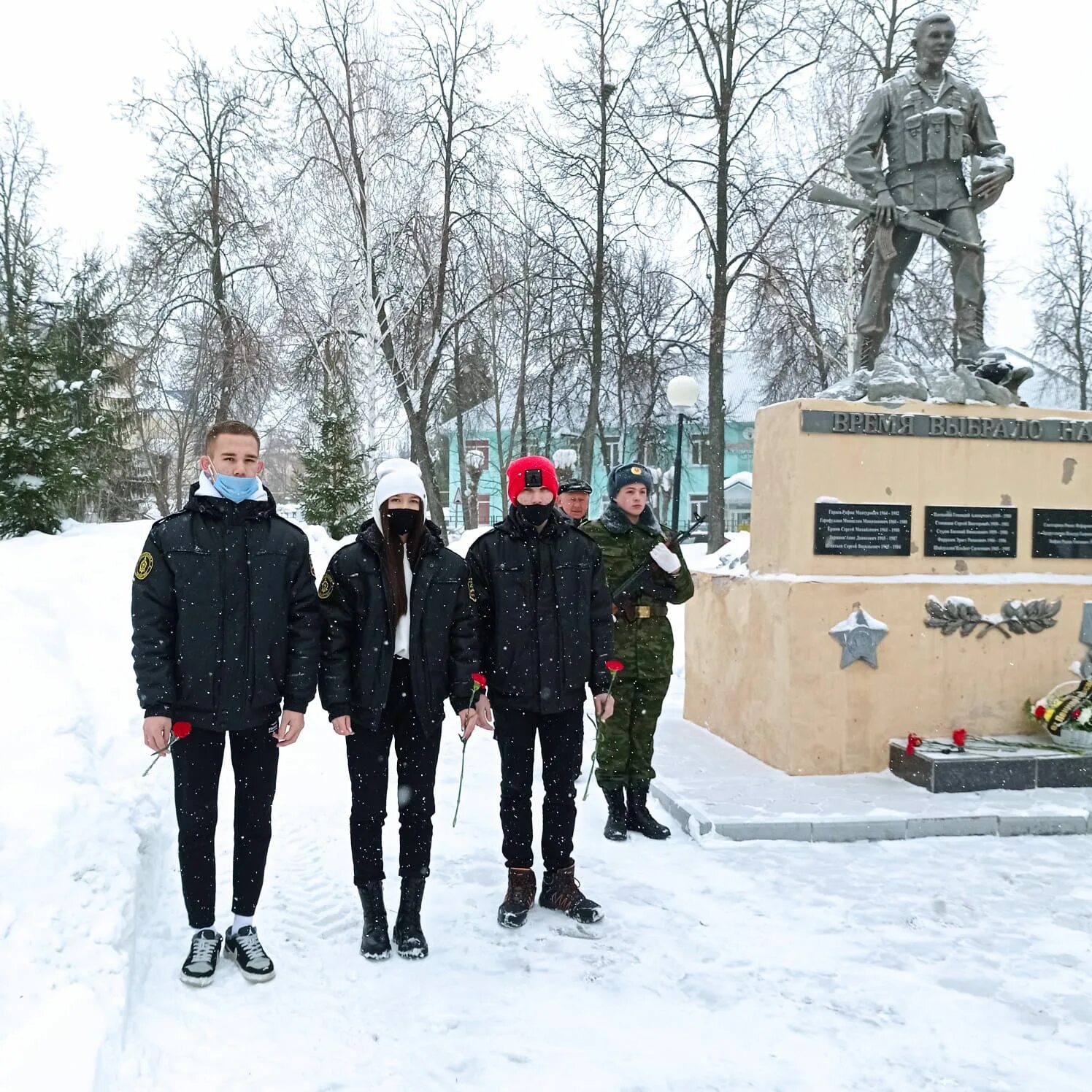 год приурочен