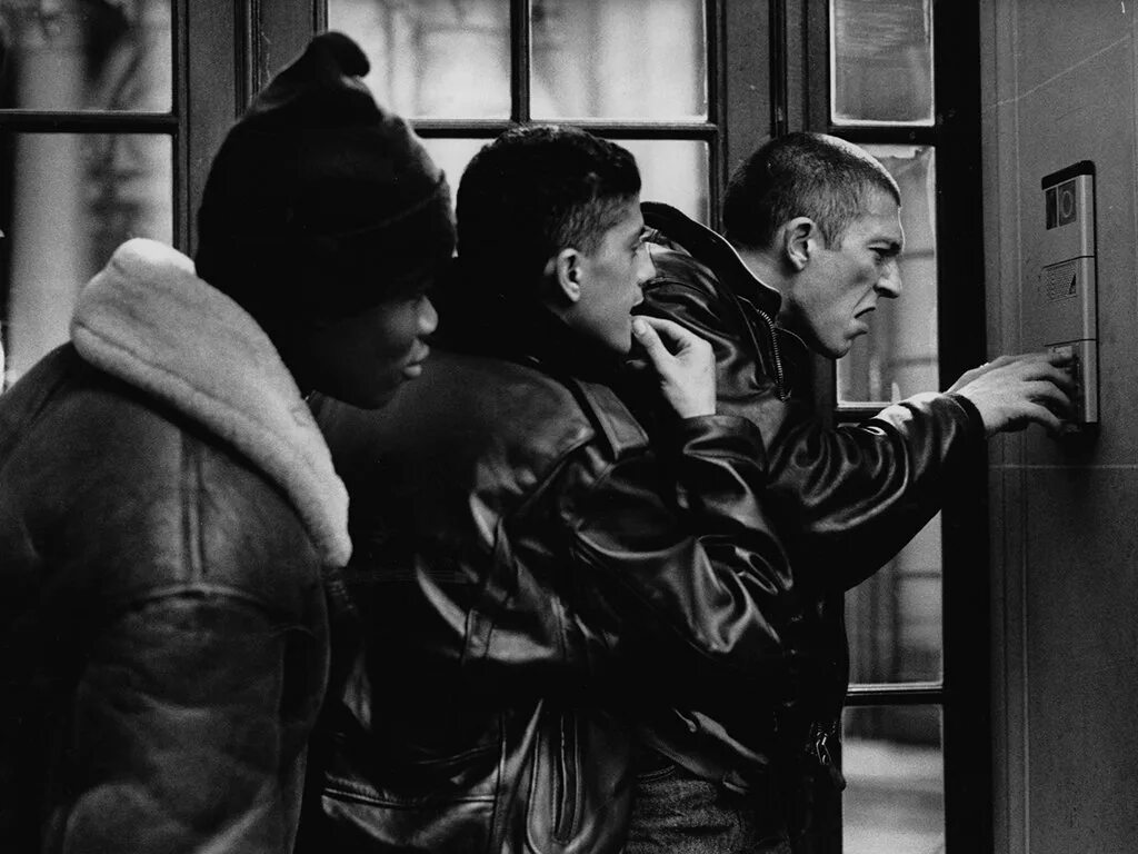 Ненависть несколько. Ненависть 1995 кассель. ненависть la haine 1995. ненависть фильм 1995 венсан кассель. винсент кассель la haine.