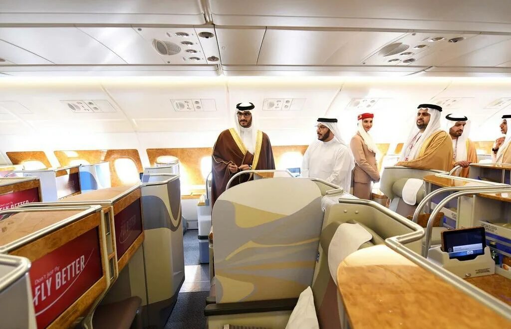 Сухаревская площадь 10 эмирейтс. Самолет emirates a380 салон. аэробус а380 эмирейтс. airbus a380-800 emirates. аэробус а380 эмирейтс салон.
