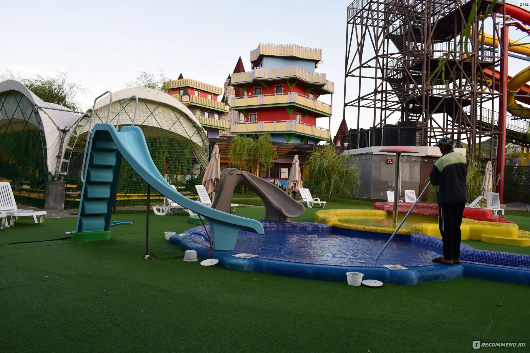 Аквапарк в головинке краснодарский край. Замок у моря отель в головинке. Отель замок у моря головинка. Головинка сочи аквапарк. Замок у моря сочи головинка.
