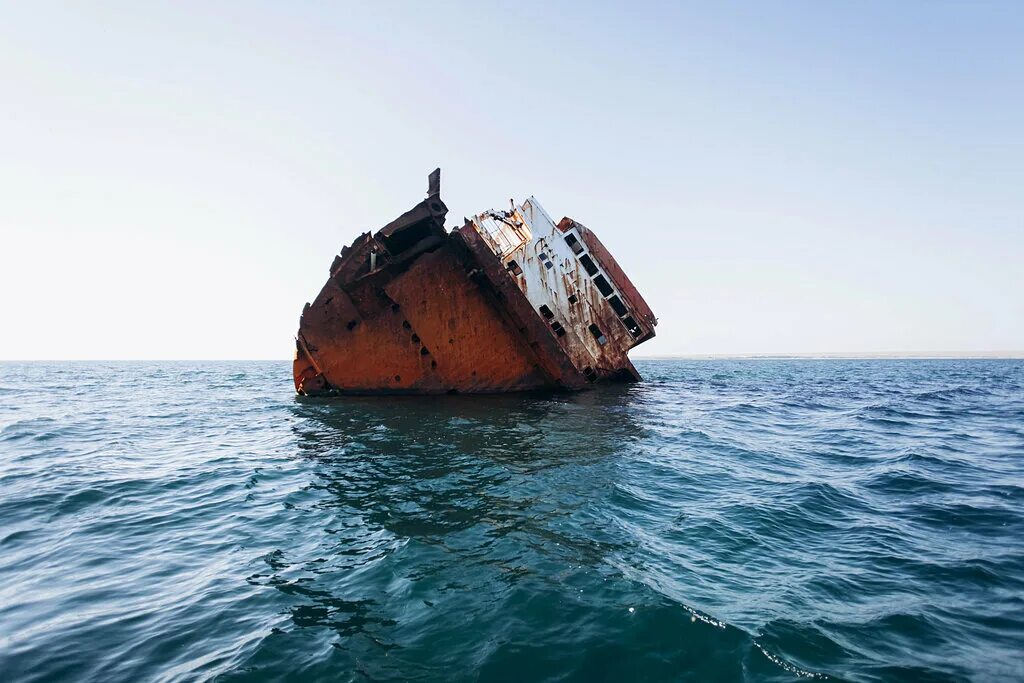 Seashore cliff. мыс лодки. катер балаклава фиолент. бухта балаклава море 2022. тайская лодка.