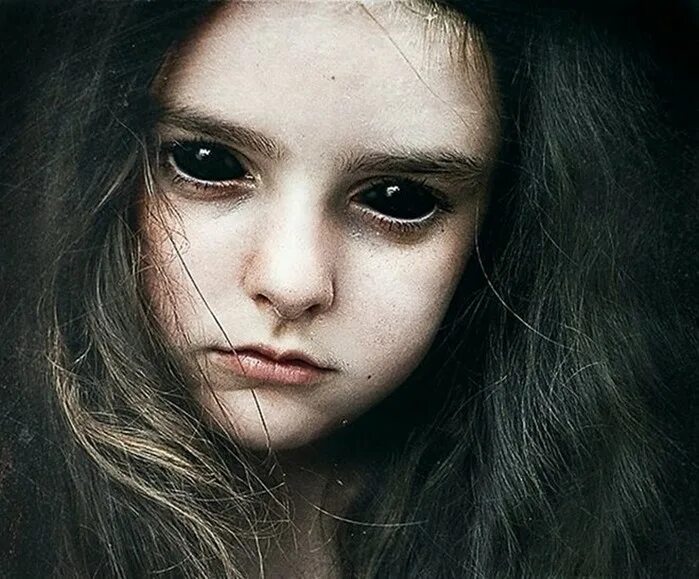 чёрные склеры на весь глаз. темные глаза. Black sclera 2 линзы. черные глаза где. черные глаза где.