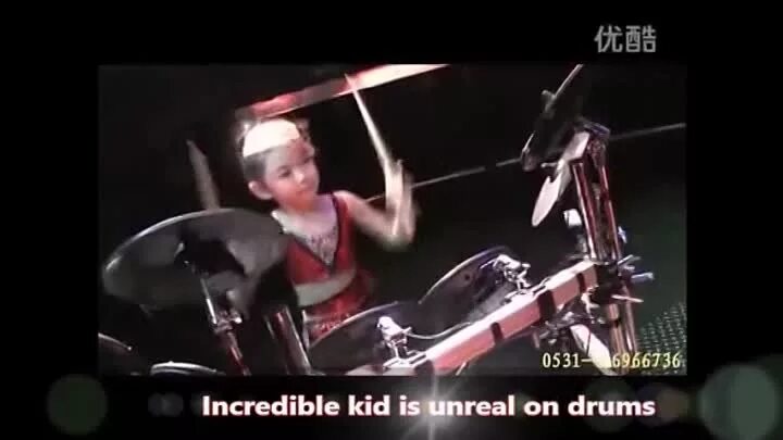 Девушка за барабанами. Юлия савичева игра на барабанах. Барабанщица джуна. S. Китайская девочка на барабанах.