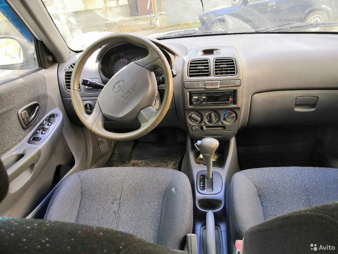 Куплю хундай автомат. Hyundai Accent 2007 салон автомат. Hyundai Accent 2007 салон. Хюндай акцент 2005 автомат. Хендай акцент ТАГАЗ автомат.