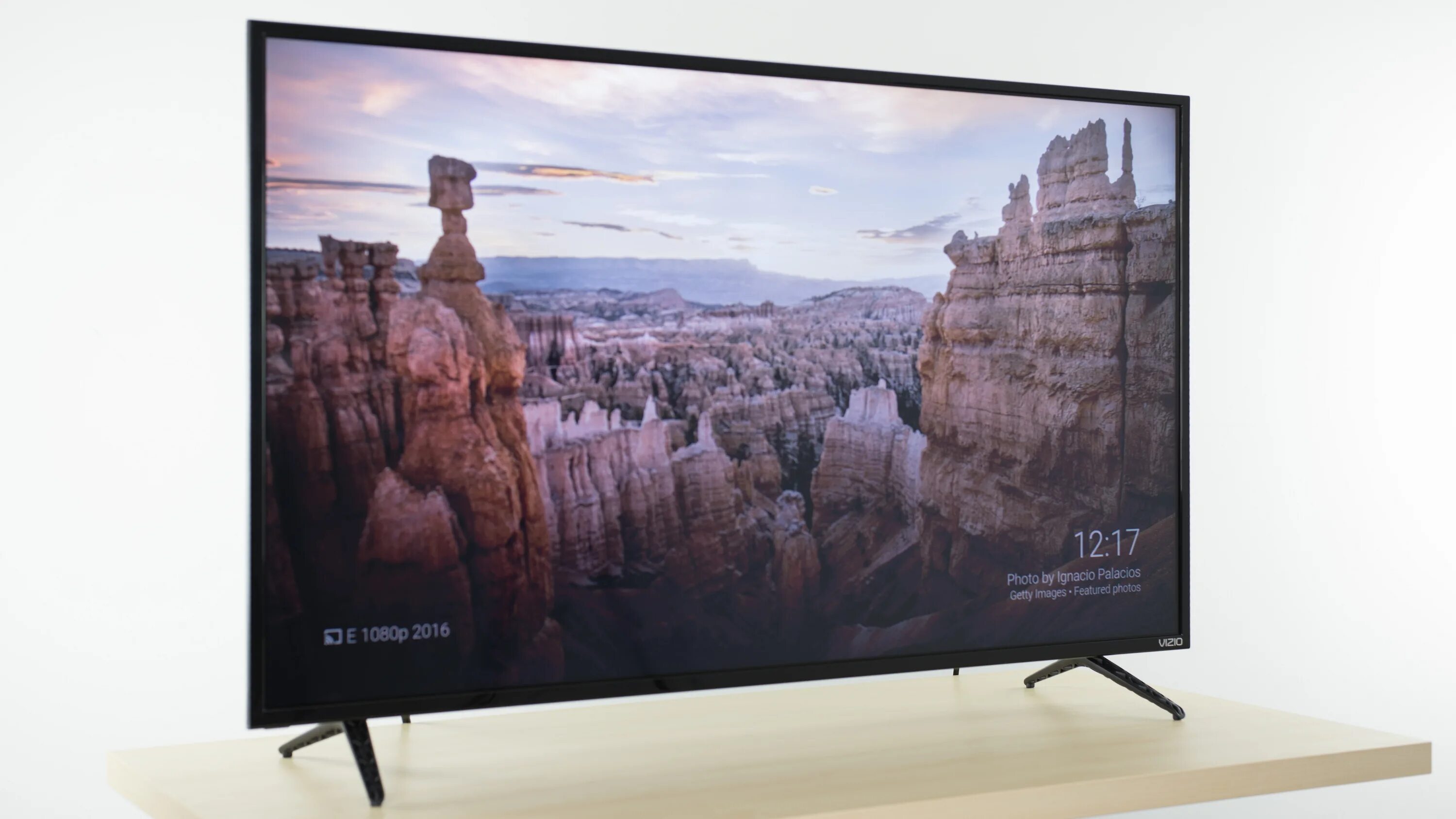 Бытовой техники телевизор. Самсунг телевизоры олед. Oled va qled. Oled и led различия. Led tv d 55 a.