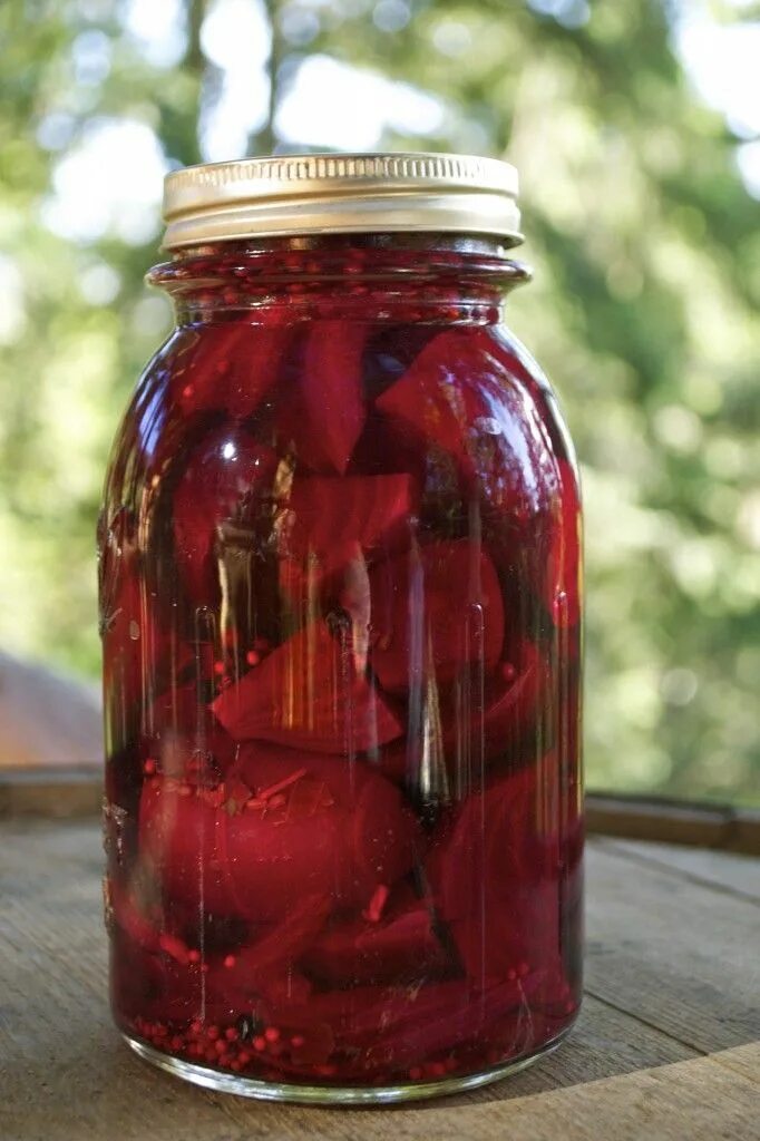 Консервирование на зиму рецепты. Маринов помидоры с луком. Овощное ассорти на зиму. Мариновка ассорти огурцы помидоры. Помидоры на зиму.