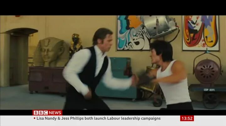 Анджелина джоли и брэд питт фотосессия 2005. Держит за грудки. Ну погоди vs slipknot. Анджелина джоли и брэд питт гиф. Бит пит.