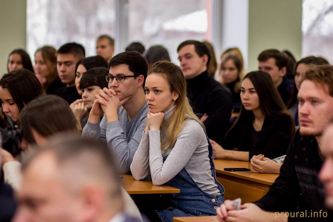 Студенты башкирии. Студенты в вузе. университет студенты. цифровые кафедры.