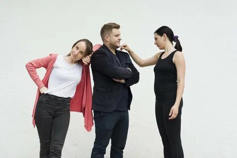 Женщина встречается с женатыми