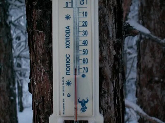Сколько градусов в деревне. Оймякон градусник. Термометр холод. Термометр полюс холода. Термометр -70 градусов.