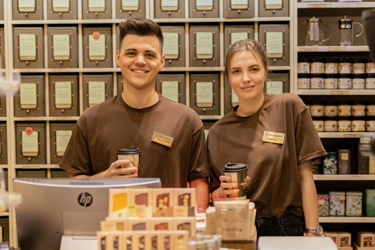 Продавец чай кофе. Кантата сотрудники. кантата директор. кантата это. продавец чая.