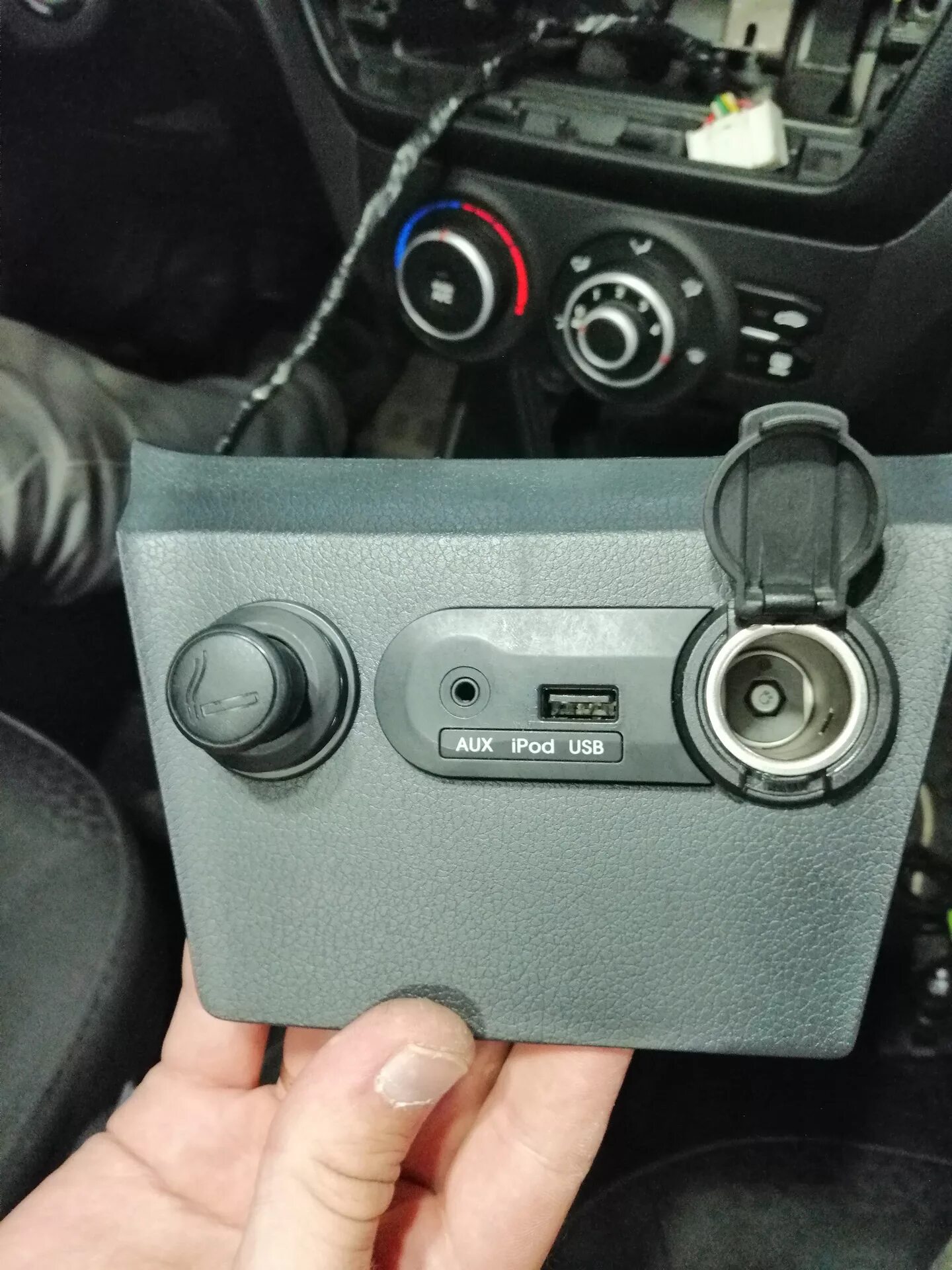 Панель usb aux. Панель usb aux