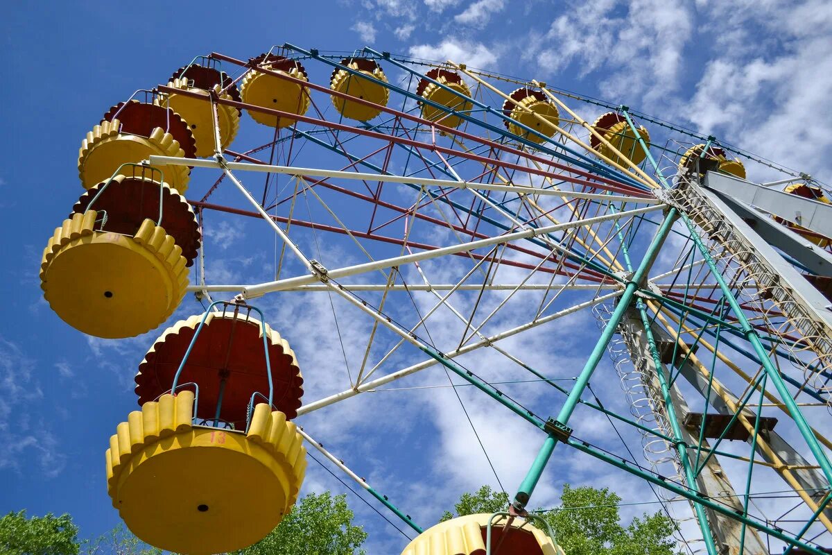 парк аттракционов америка колесо.