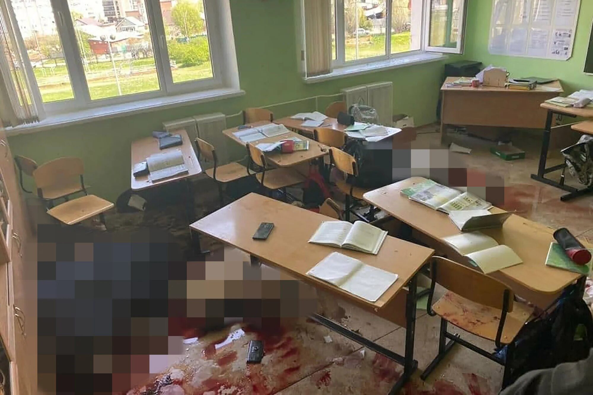 В козане напали на школу. В казани взорвали школу. Взорванный класс. Взорванный класс. Кабинеты в колледже в казахстане.