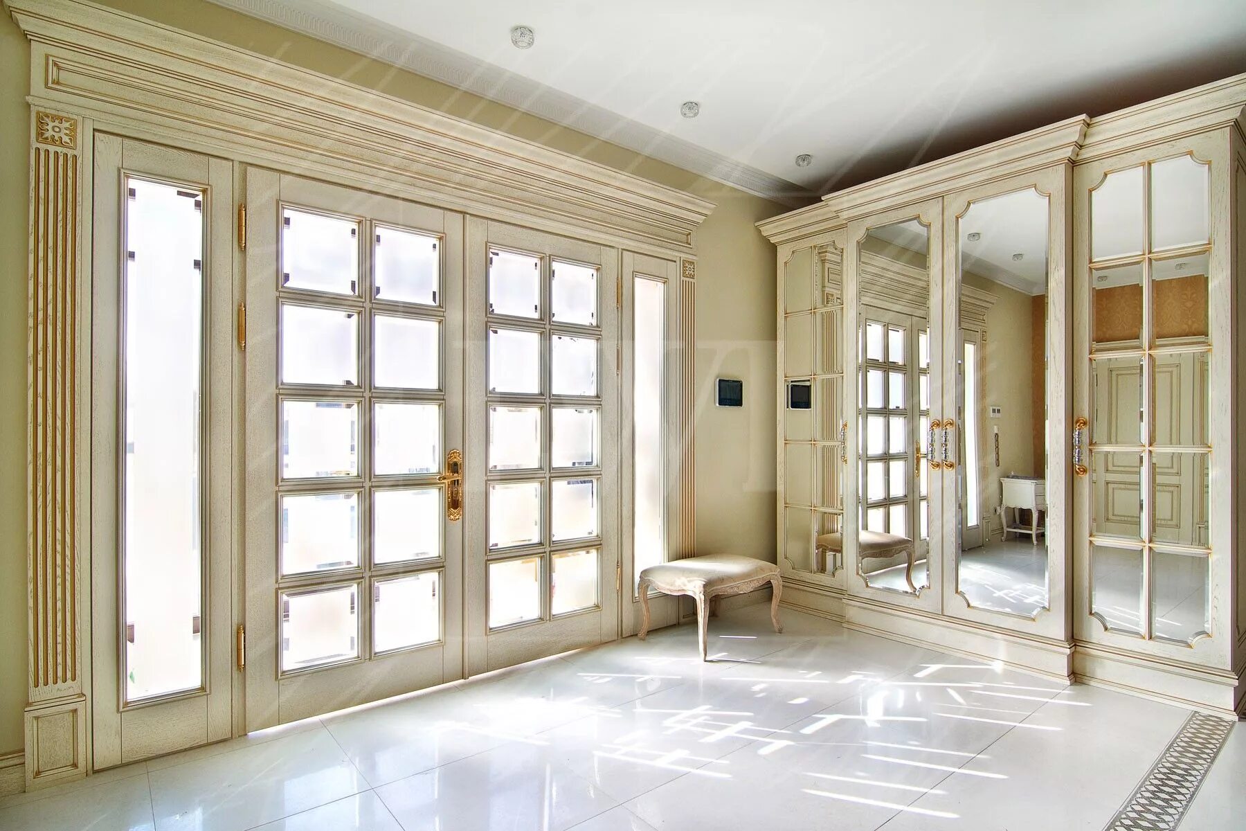 Сдвижные двери классика. Классические двери. двери в классическом стиле. раздвижные перегородки в классическом стиле. раздвижные классические двери.