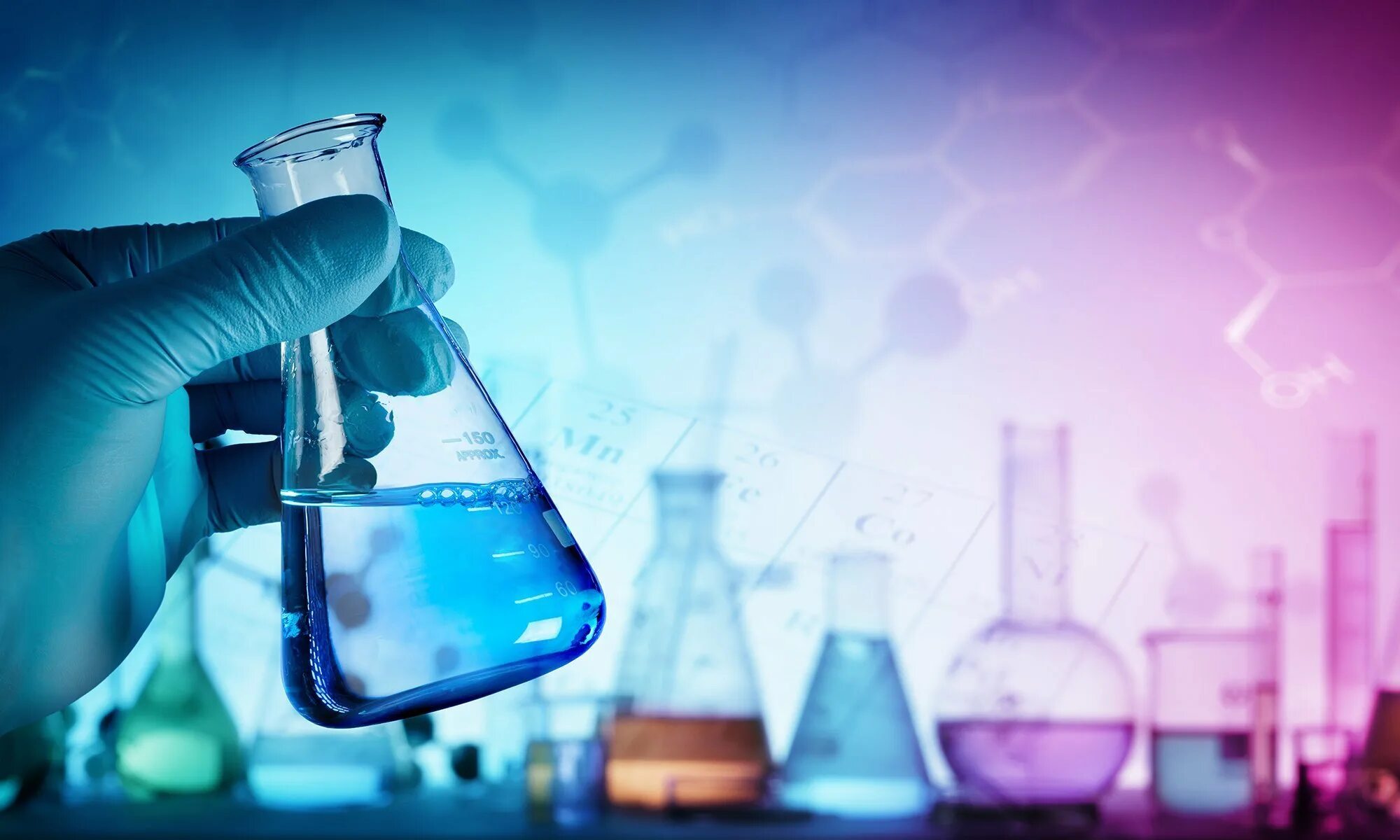 Химия и живопись. Химия вокруг нас для детей. Химия эстетика. Химический опыт на уроке химии. Колба с раствором.