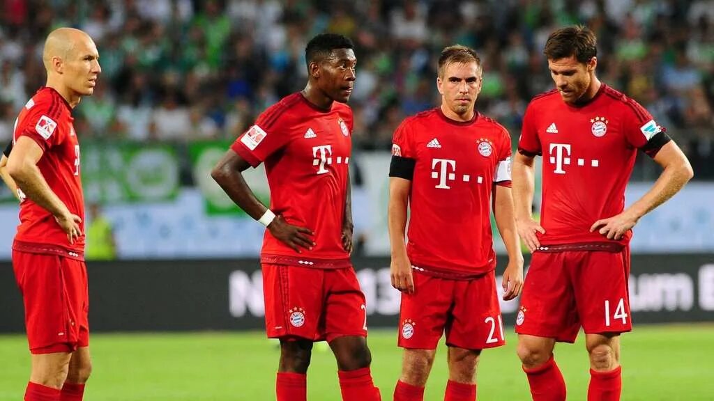 время в баварии сейчас. время в баварии сейчас. томас мюллер бавария. Bayern 2021. фк бавария номер 10.