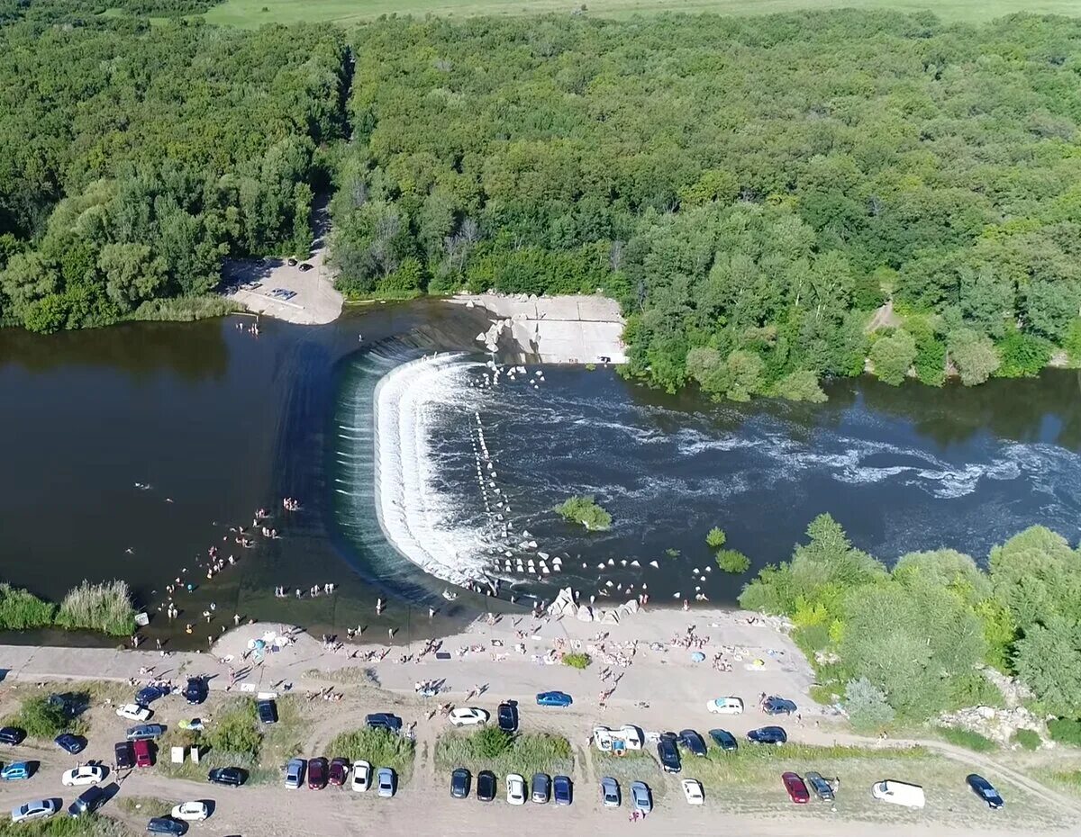 Водопады саратовской. Река Иргиз Саратовская. Большой Иргиз Саратовская область водопад. Балаково водопады на Иргизе. Саратовский водопад на большом Иргизе.