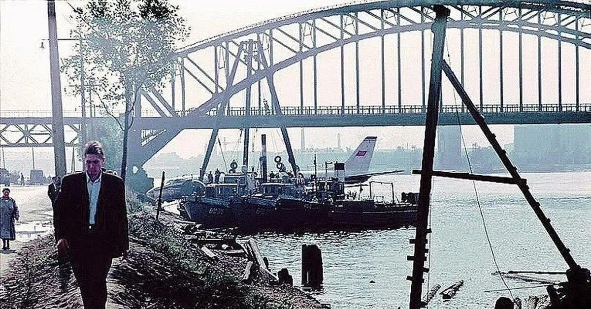 Ту 124 на неве 1963. Приводнение самолета на неву в 1963. Самолет приземлился на неву. Приводнение самолета на неву в 1963. Ту 124 на неве 1963.