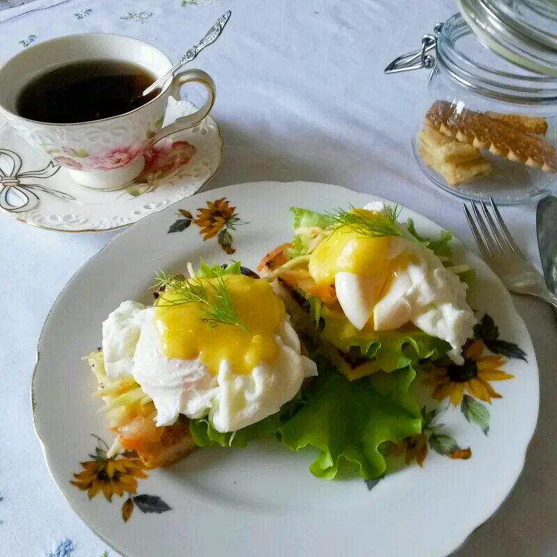 Яйцо пашот купить. Голландез пашот. Яйцо пашот с соусом голландез.