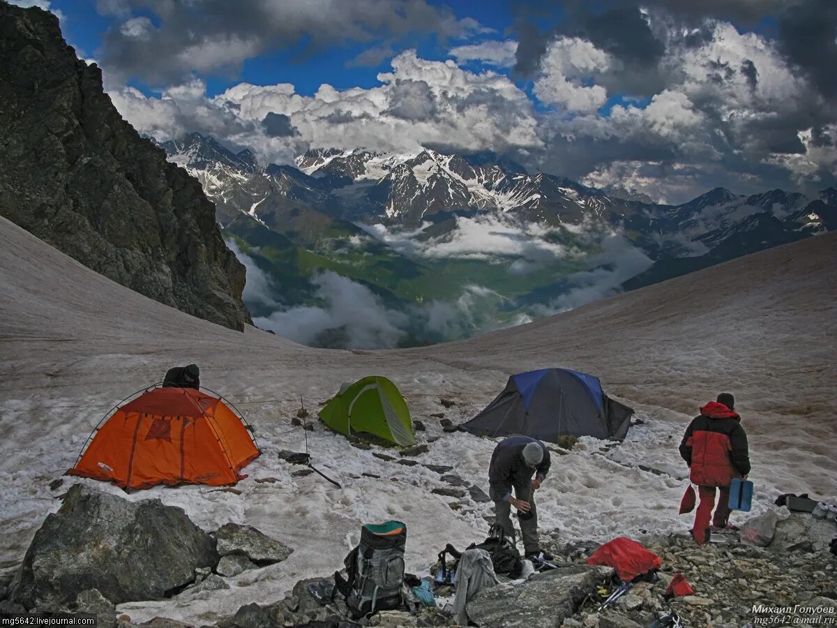 Газпромовский санаторий в сочи красная поляна. Горный алтай поход. Горный поход iv категории фанские горы. Шавлинские озёра палатка. Памир горный поход.