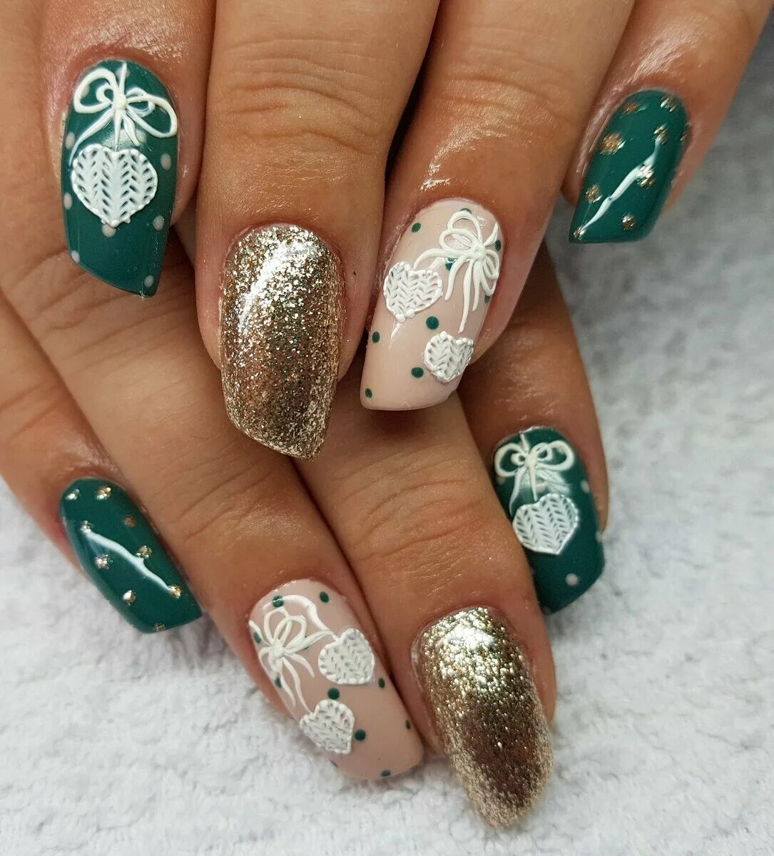 Гель ногти новогодний дизайн. Елка на ногтях. зимний маникюр. маникюр на норювый год. новогодний маникюр.