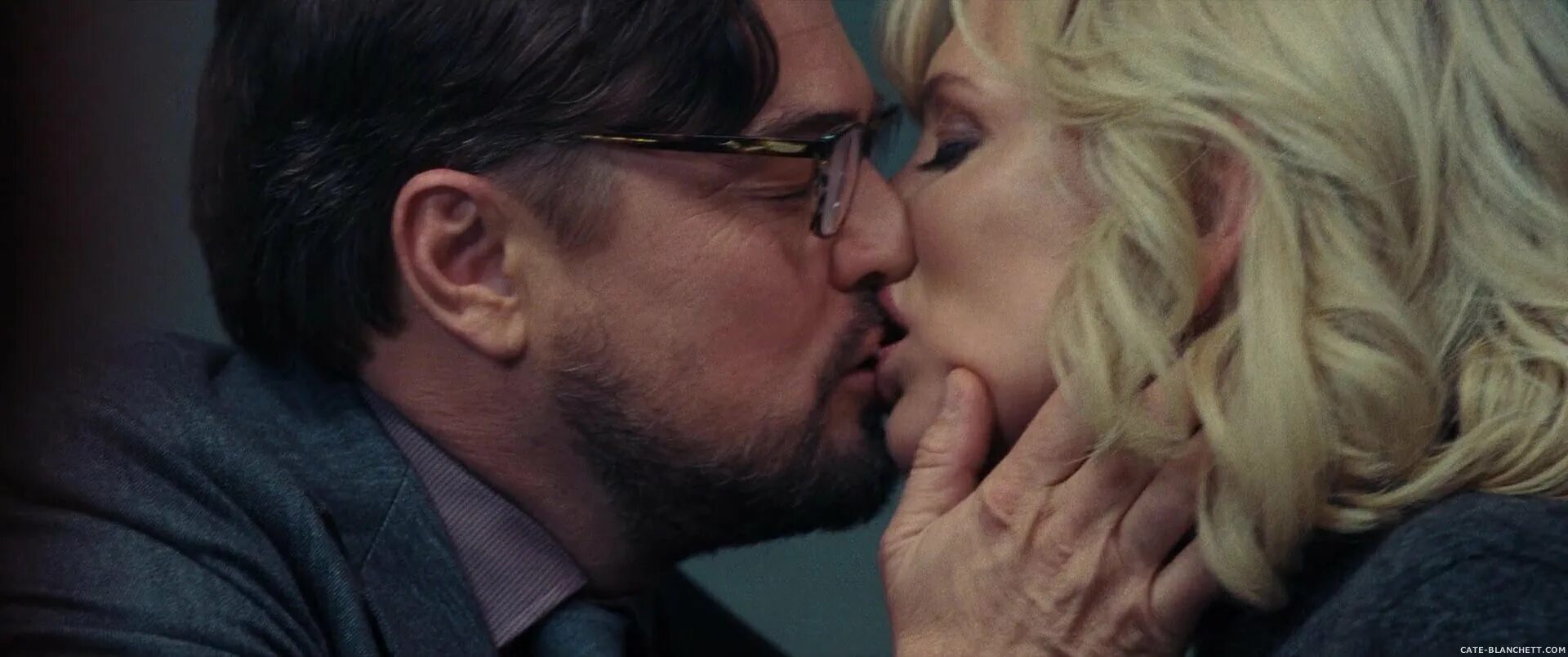 Look up in. Don't look up фильм постер. Look up to фразовый глагол. Фразовый глагол to look. Look up its a.