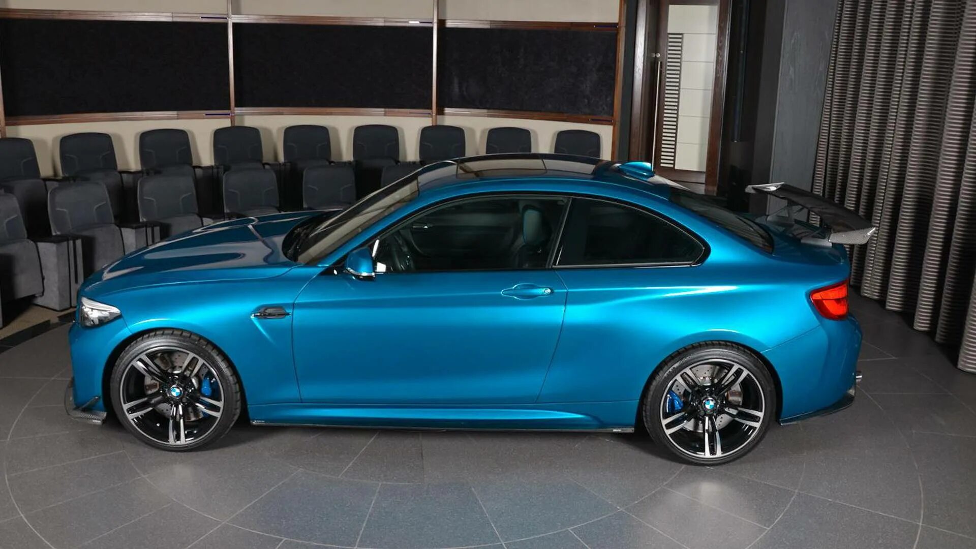 M 2 2 color