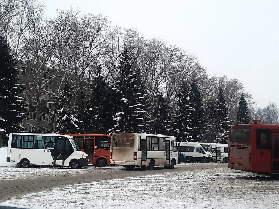 Автовокзал киров. Киров автовокзал что случилось. Автовокзалом чепецк. Автовокзал киров 650. Платформа автовокзала.