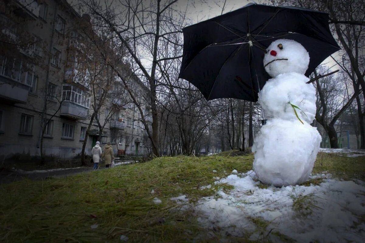 Луганск зима 2021. Теплая зима. Зима 2019 год. Снегопад в москве. Североуральск сугробы 2021.