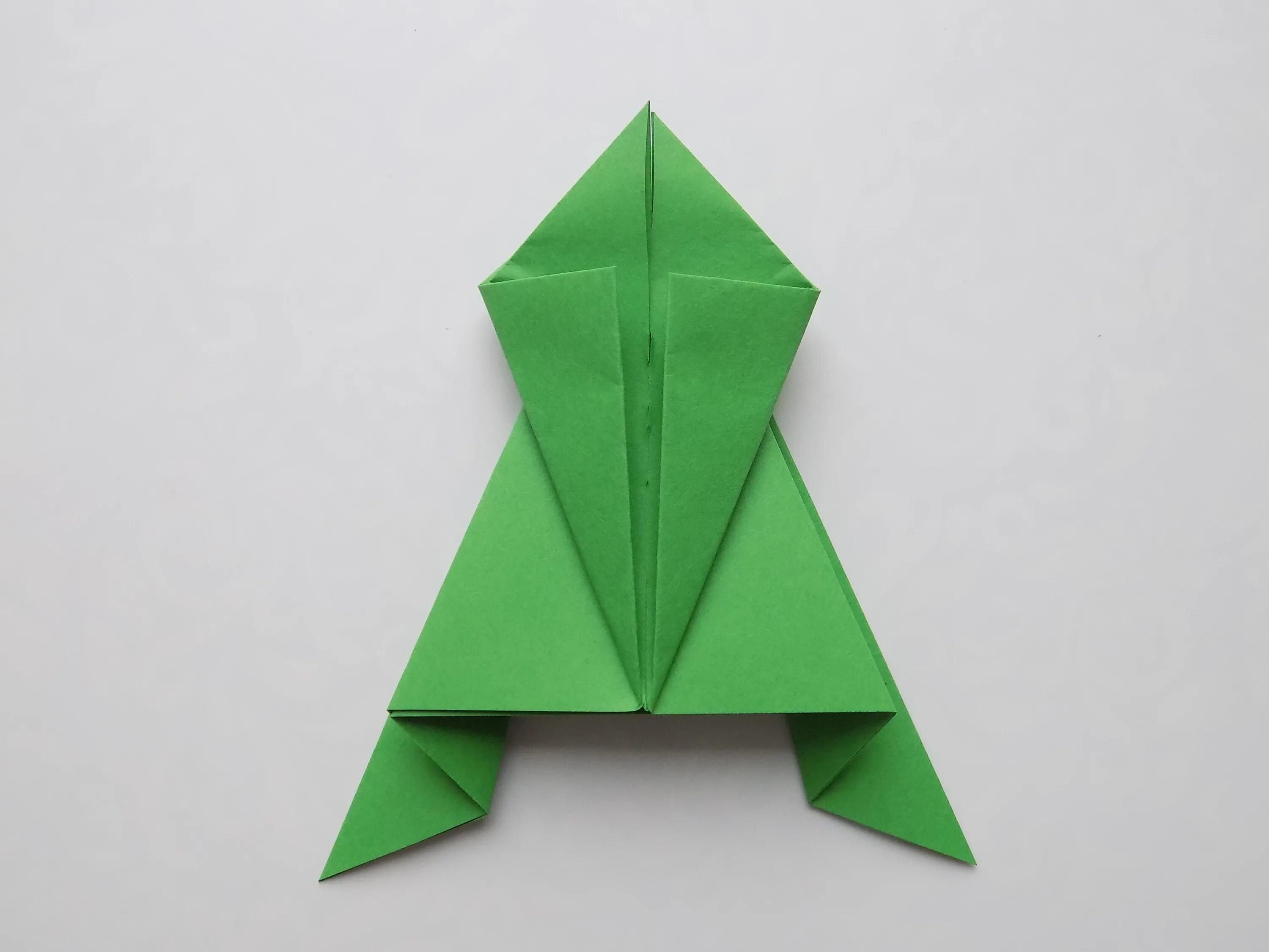 Как сделать лягушку из бумаги. Оригами Царевна лягушка. Оригами лягушка кораблик. Лягушка из бумаги прыгающая. Лягушка оригами из бумаги прыгающая.