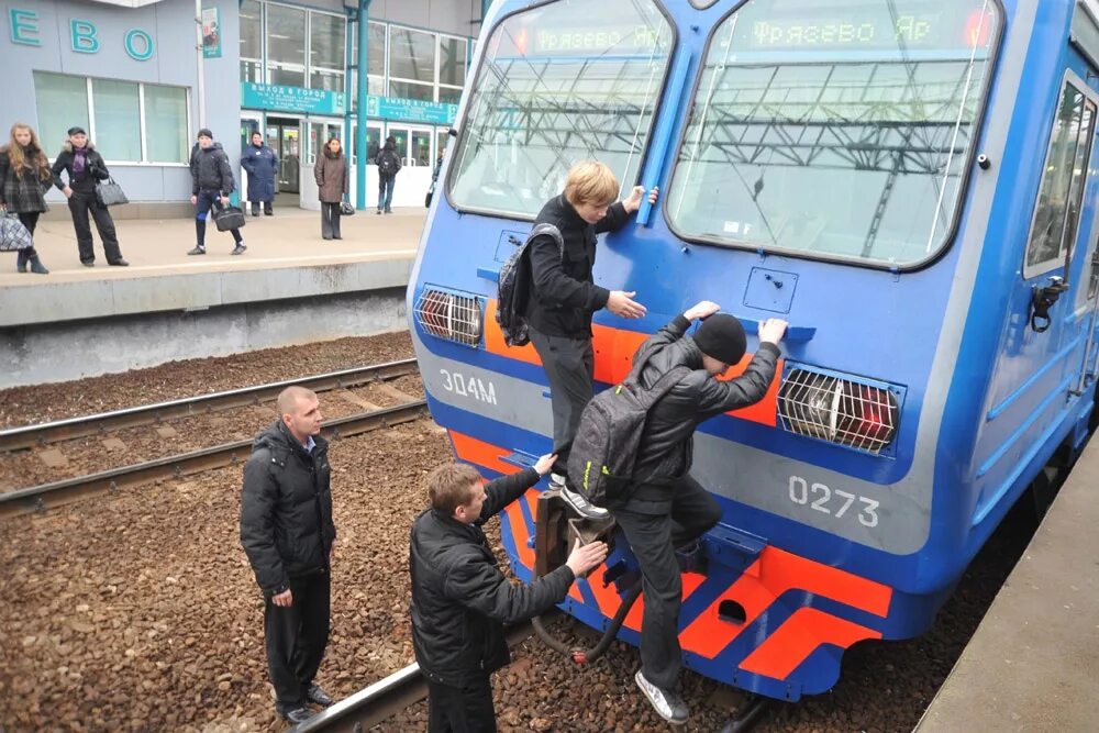 Зацепинг трейнсерфинг. Можно несовершеннолетним ездить на поезде