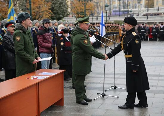 Переподготовка увольняемых в запас. Проводы военнослужащих уволенных в запас. Проводы военнослужащих уволенных в запас или отставку. Проводы военных, вышедших в отставку. Ритуал проводов военнослужащих уволенных в запас.