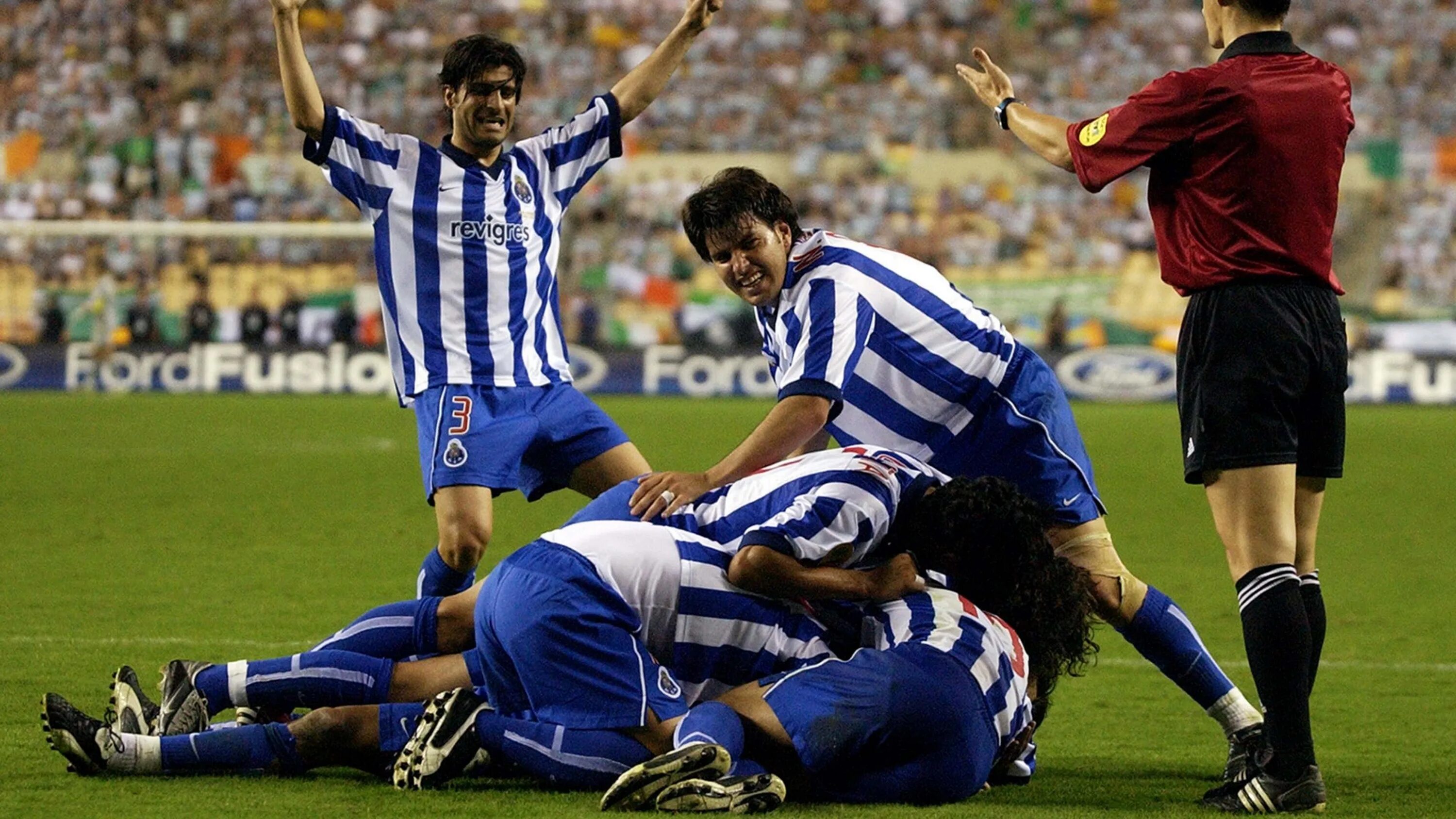 Уефа 2002 2003. Порту селтик 2003. финал кубка уефа 2003 селтик. аленичев кубок уефа 2003. финал кубка уефа 2002.