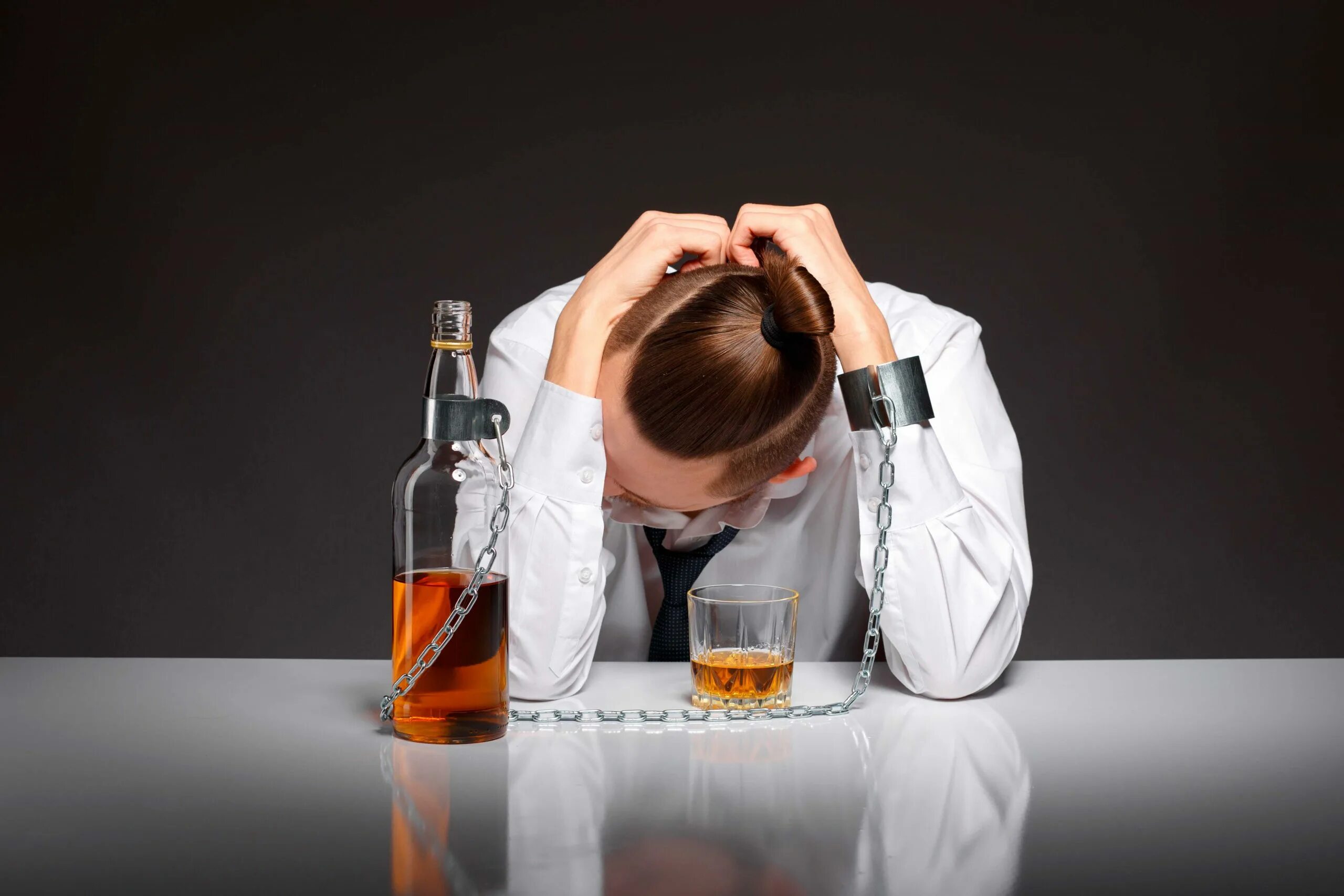 Alcohol near me. Кредит алкоголика. Мужской алкоголизм. Алкоголь и человек. Алкоголизм.