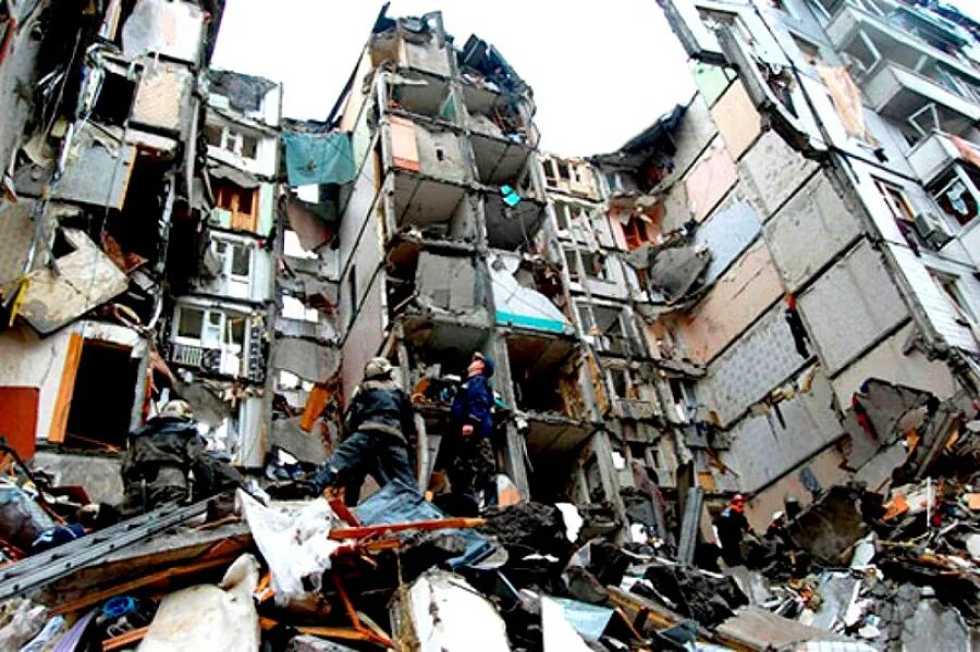 Какие дома взорвали в москве. Взрыв на улице Гурьянова 1999. Взрыв дома на Гурьянова 1999. 8 Сентября 1999 теракт в Москве на улице Гурьянова.