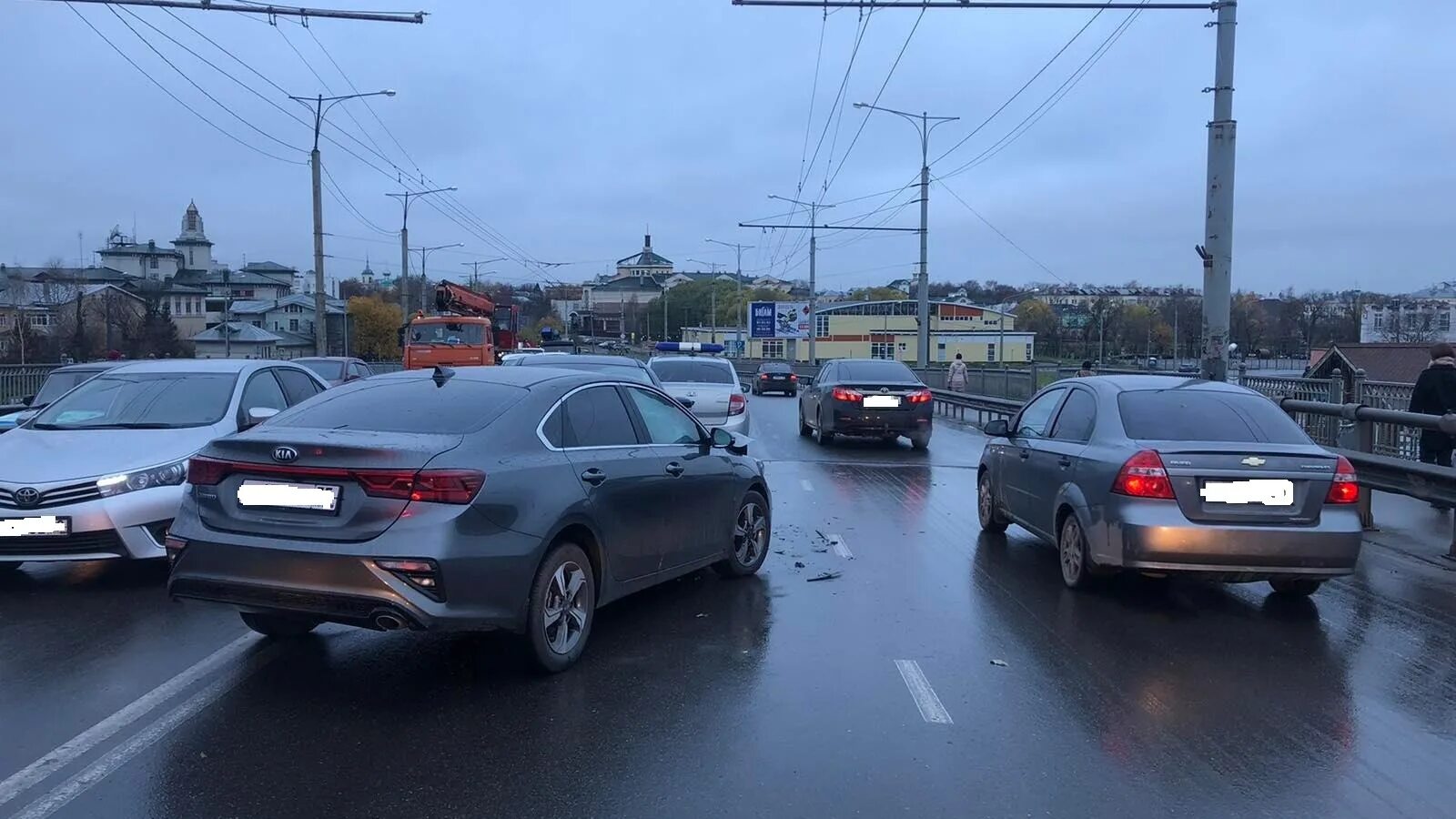 Вологодские новости происшествия сегодня. Авария на Прокатова Вологда. ДТП Вологда сегодня Предтеченская-Зосимовская 24.11.2022 в 17.00. Новости Вологды и Вологодской области.