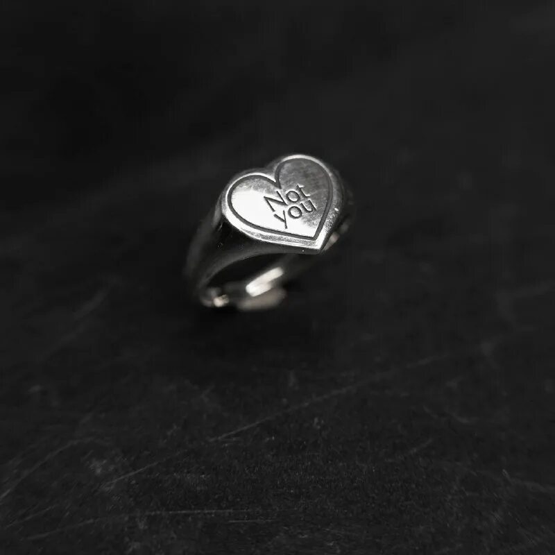 перстень женский золотой. кольцо печатка сердце. кольцо с сердечком золотое. женская печатка сердца. кольцо с сердечком серебро санлайт.