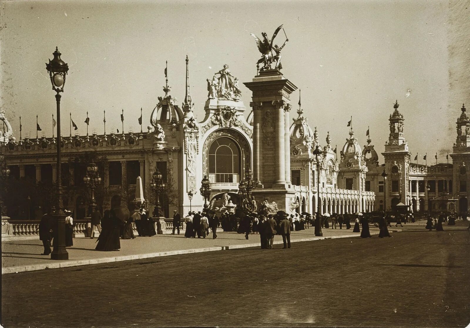 Всемирная выставка в Париже 1900. Всемирная Промышленная выставка 1900 в Париже. Всемирная выставка в Париже 1900 русский павильон. Павильон России на всемирной выставке в Париже в 1900 году.