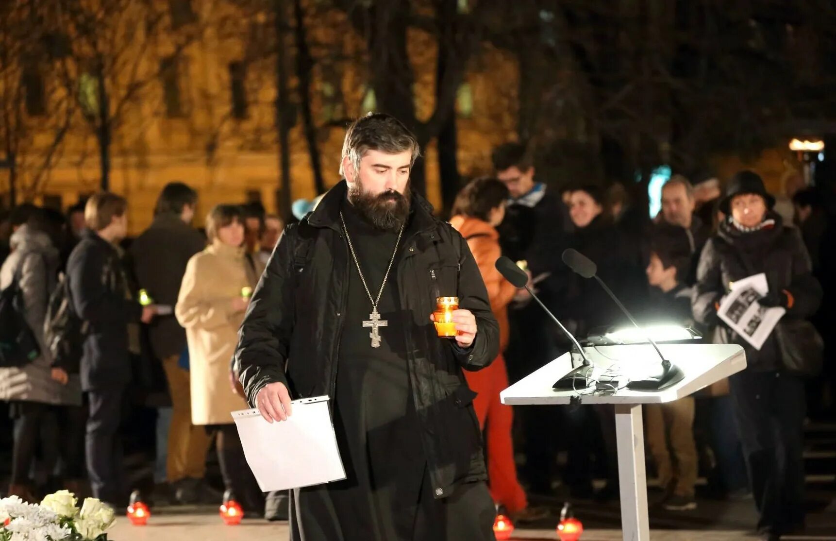 Православный священник. Священник почему я. Священник федор людоговский, москва:. Зачем церковники сидят в совете федерации россии. Православный послушник.