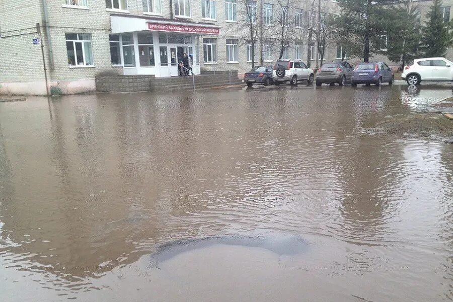 Брянск дожди. Ливень в брянске. Брянск бежица потоп. Ветер в брянске. Бежицкий рынок затопило.