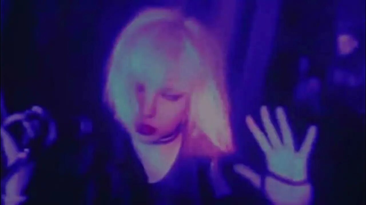 Crystal castles empathy speed. Crystal castles edith frances. crystal castles - violent dreams. crystal castles kept. клип кристалл.