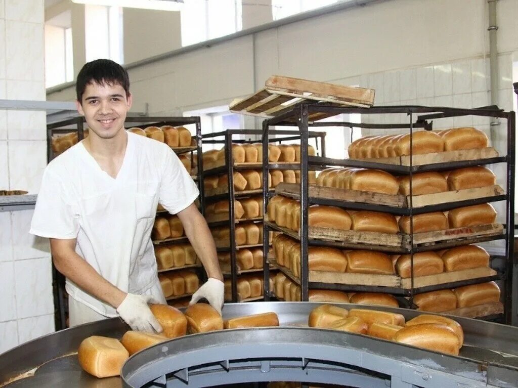 Работ свежие вакансии сегодня ессентуки. Макшел кмв лого. Вакансии ессентуки. Молзавод пятигорск сотрудники. Работа в ессентуках свежие вакансии.