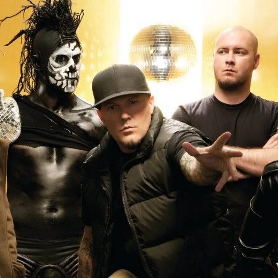 Cobra limp. Группа Limp Bizkit. Limp Bizkit 2000. Вокалист группы лимбискит. Группа Limp Bizkit 2023.