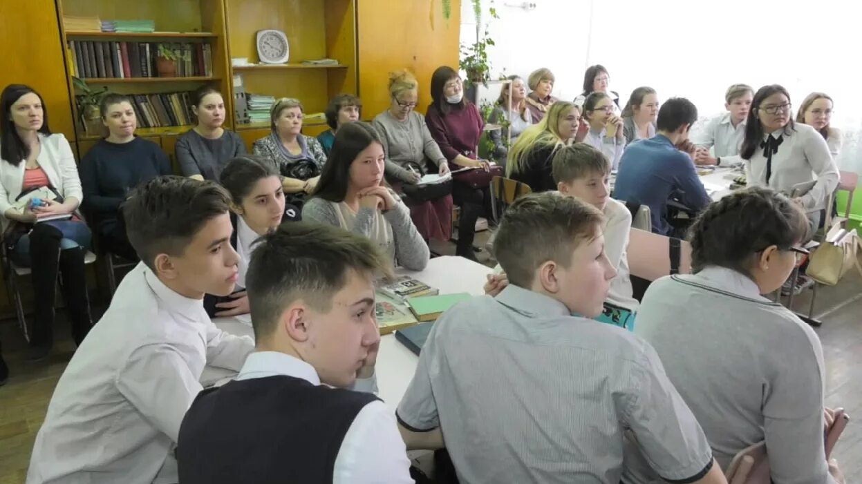29 школа абакан. 31 школа абакан выдача учебников вести хакасия. Новости абакан школа. Директор 19 школы абакан. Школа абакан.
