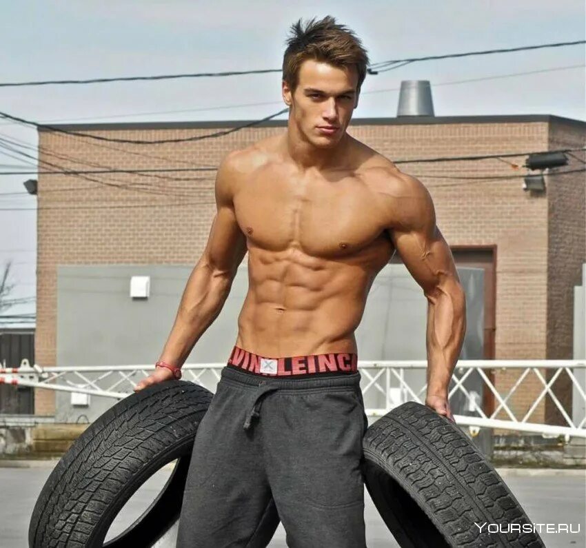 Худые качки парни. Худые мужчины до и после. Худые качки парни. Накаченный мужчина в джинсах. Худой но накаченный парень.