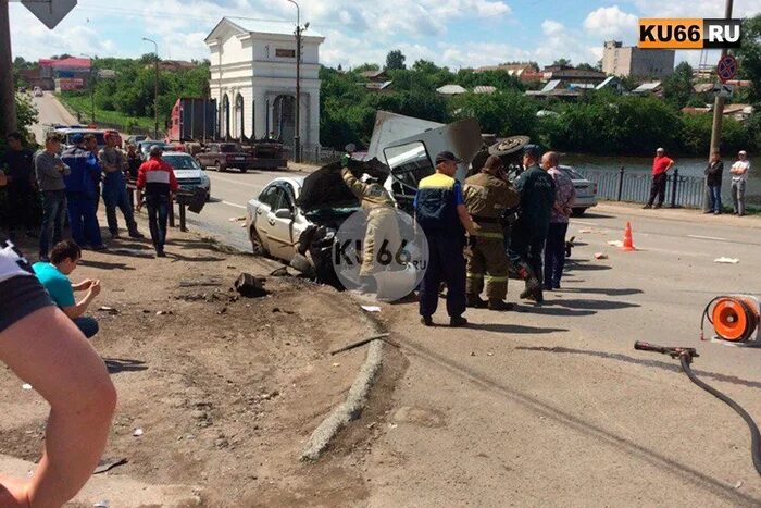 Чп каменска. Происшествия в Каменске Уральском. Авария Каменск-Уральский 03.07.2017.