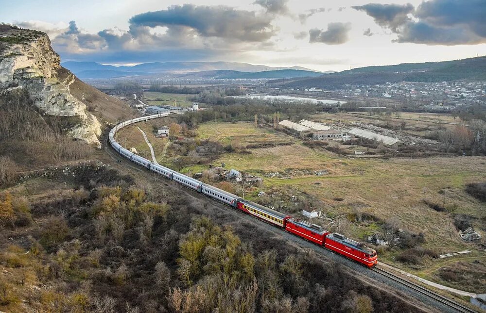 Железная дорога симферополь. КЖД Крымская железная дорога. Крымская железная дорога Симферополь-Севастополь. Крымская железная дорога Севастополь. Мекензиевы горы.