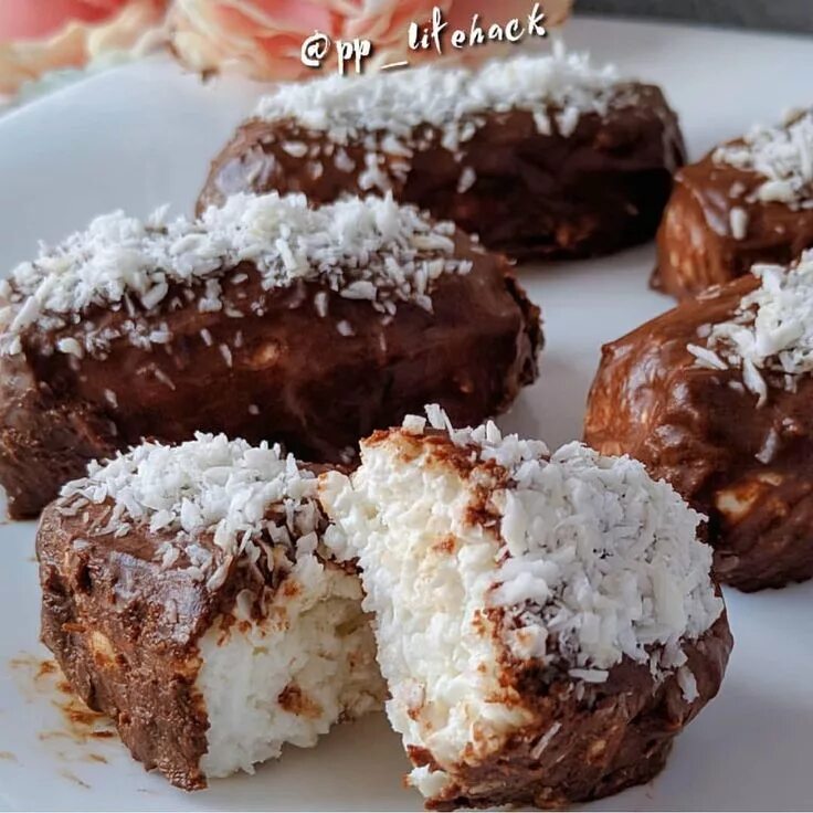 Сырки глазированные. Сырки с кокосовой стружкой. Домашние глазированные сырки. Сырки с кокосовой стружкой. Творожные сырки с кокосовой стружкой.